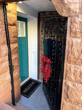 Share this Historic Brownstone with the Host!